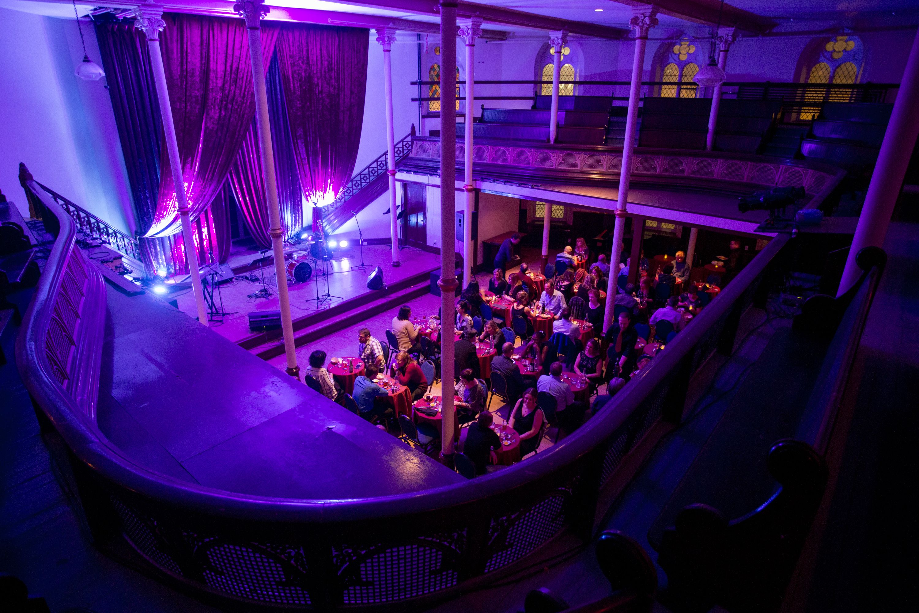 Soirée apéro-spectacle pour 2 – Le Balcon