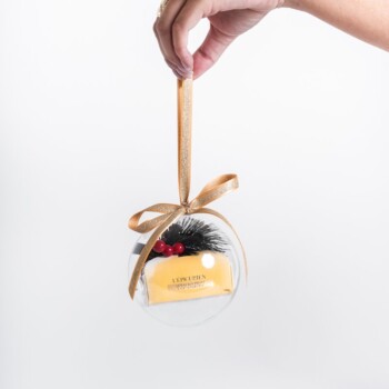 Boule de sapin de Noël avec gâteau aux fruits