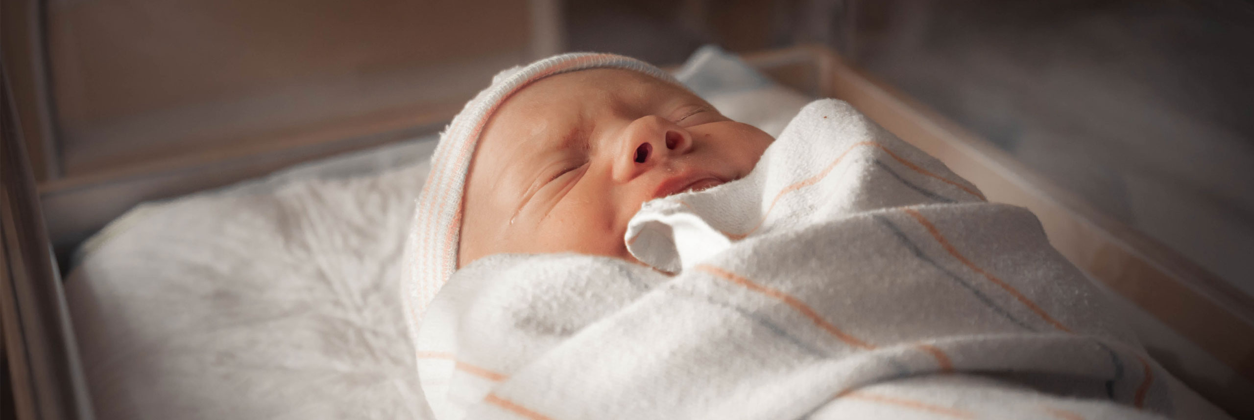 Panier naissance surprises : bébé Fille, cadeau pour bébé
