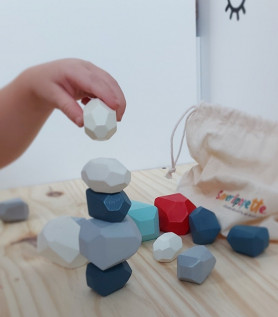 Jeu de pierres en bois