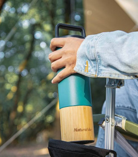 Bouteille avec infuseur thé en bambou