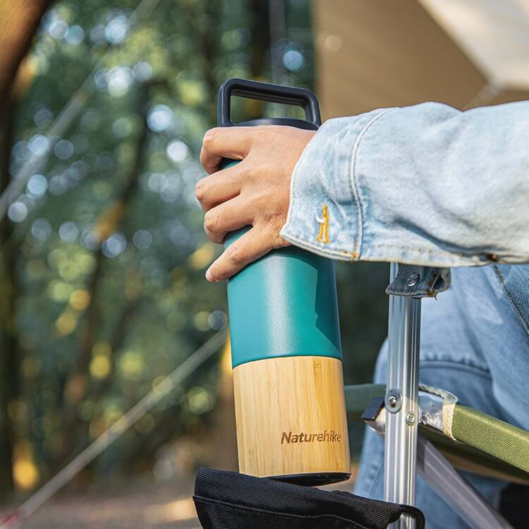 Bouteille avec infuseur thé en bambou