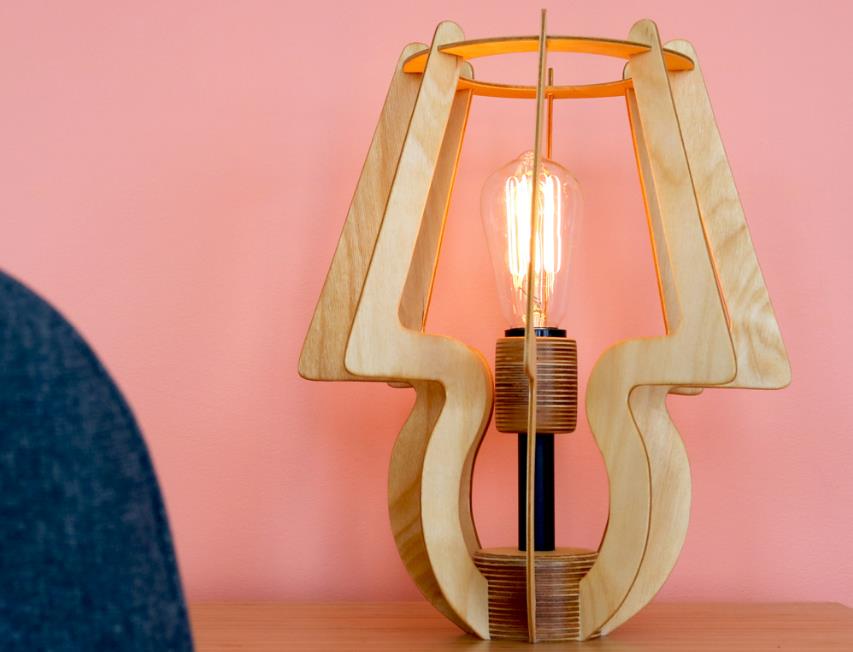 Lampe de table en bois
