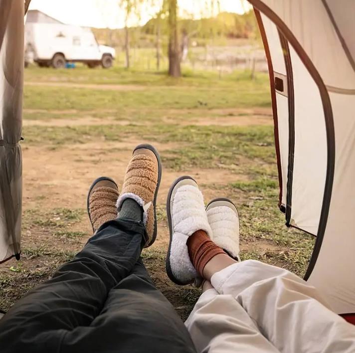 Chaussons Chauds en Peluche à Enfiler Chaussons Confortables pour Couple à  la Maison Cadeau Pour Elle,Cadeau de Pendaison de Crémaillère -  France