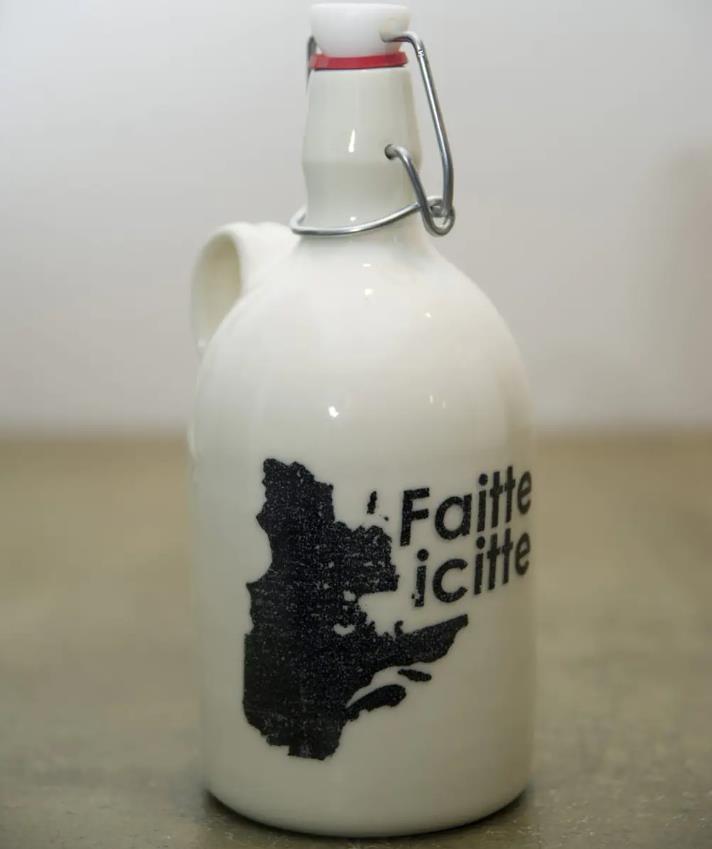 Bouteille de sirop d'érable à offrir en cadeau