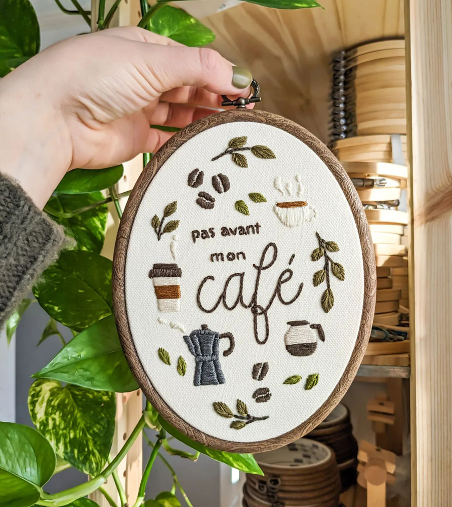 Kit de broderie – Pas avant mon café