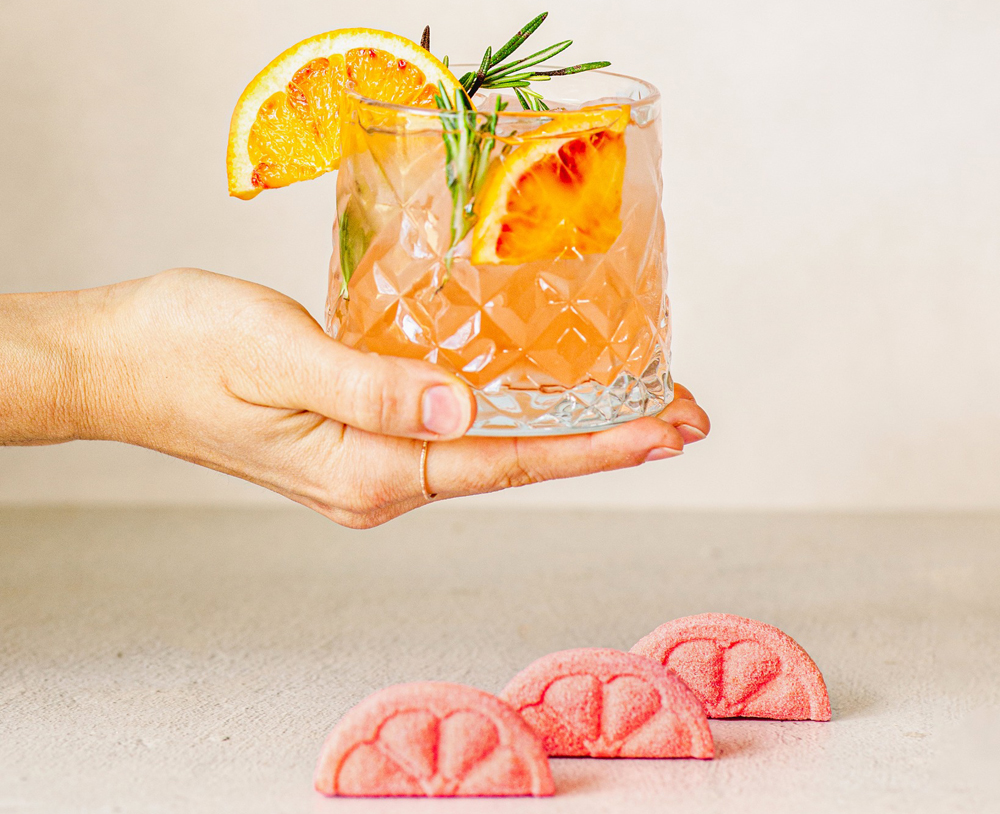 Bombes à cocktail pour faire un breuvage à l'orange sanguine