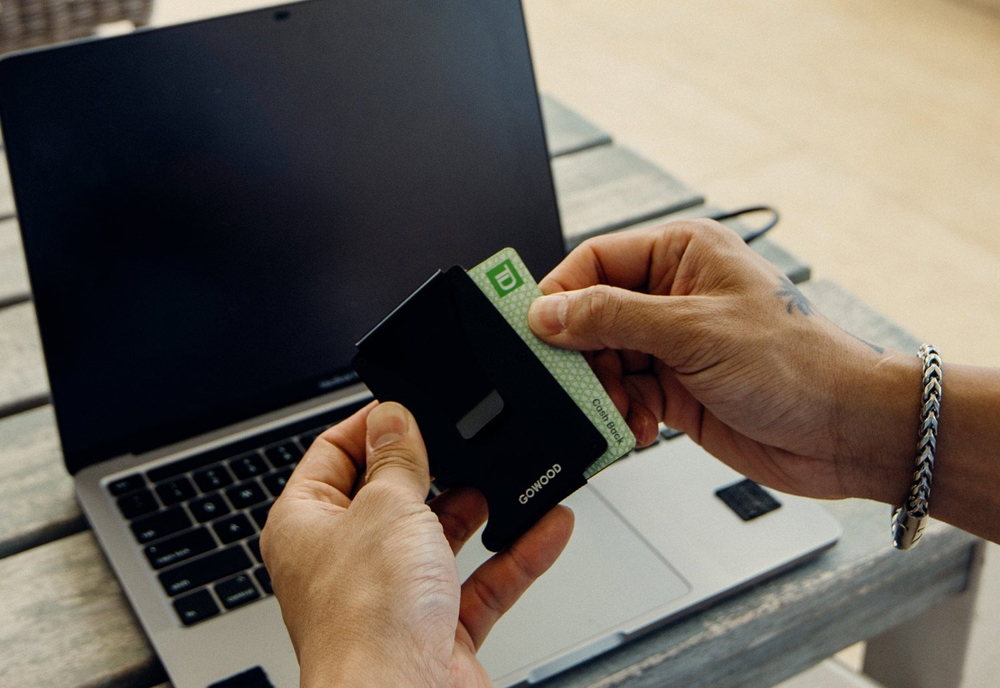 Portefeuille en métal avec protection RFID