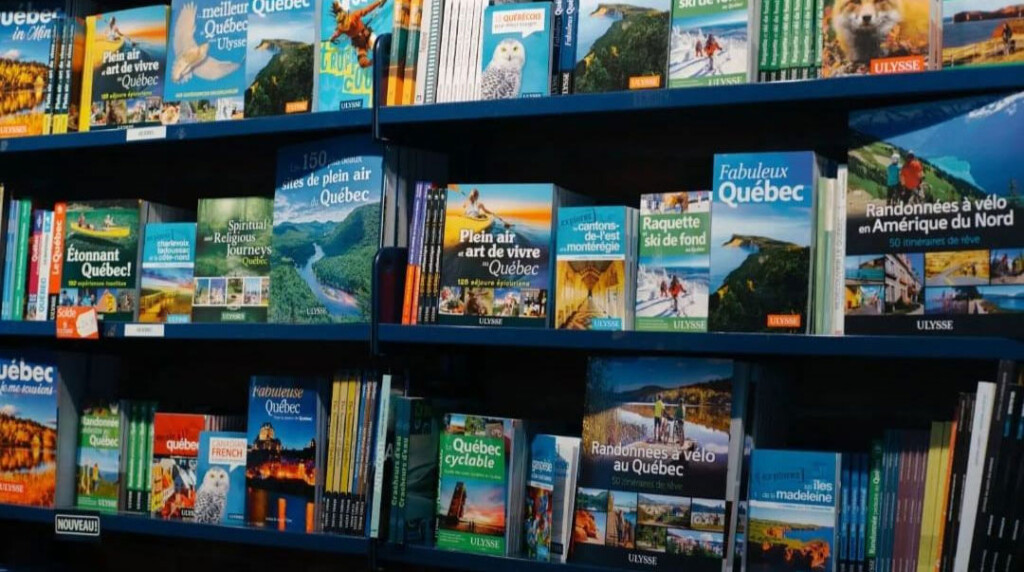 Des guides de voyages sont de beaux cadeaux de graduation à offrir à des finissants!