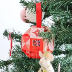 BOULE DE SAPIN AVEC BONBONS